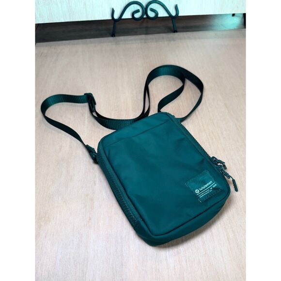 lululemon athletica Handbags - Lululemon Easy Access Crossbody Bag NWOT Teal Green Nylon Travel Purse